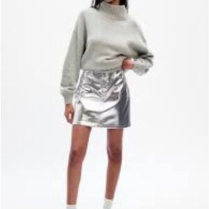 NWT Gap faux leather silver skirt w/pockets! Sz 32/14. Holiday party NYE
